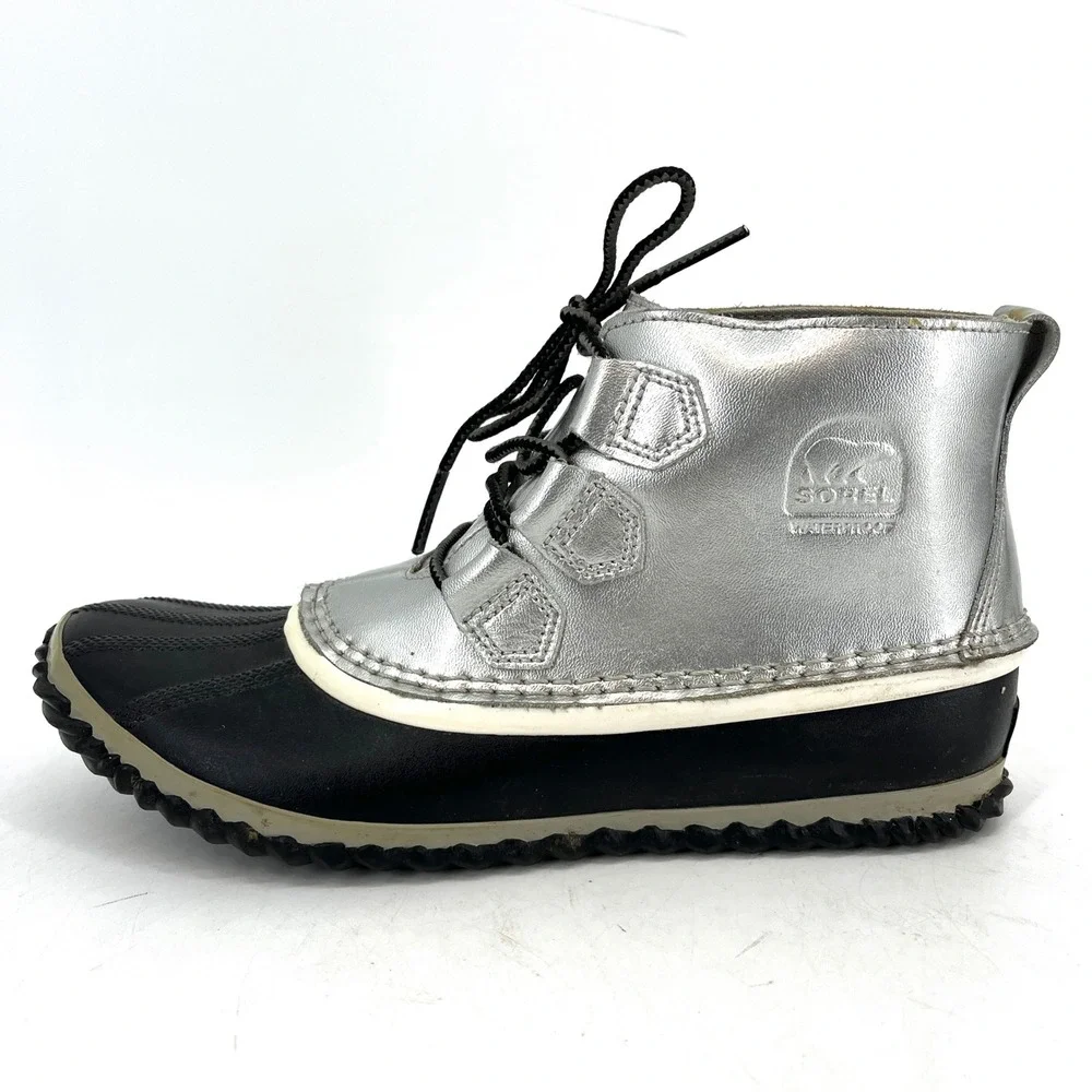 Sorel Women's Out n About Waterproof Winter Boots Silver Black Lace Up Ankle 9.5